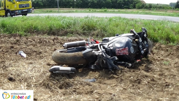 Motoros a szántóföldön - Elvesztette uralmát a járműve felett, kórházba szállították