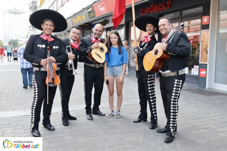Táncolj Nyíregyháza! - A Kossuth téren tartottak táncházat  