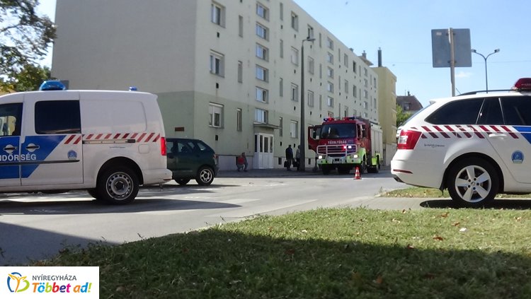Két autó ütközött - A mentők egy embert vittek kórházba      