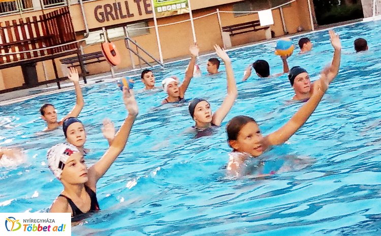 Vízilabda - lány együttest is indít a bajnokságban a nyíregyházi Aqua SE