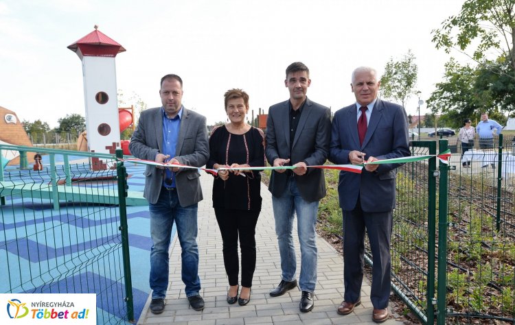Új közösségi színtere lett a Kertvárosnak – Játszótér, KRESZ park, transferközpont 