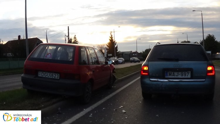 Ráfutásos baleset történt a 41-es főút bevezető szakaszán, az Orosi úton