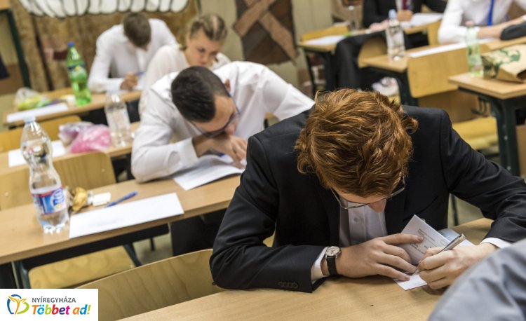 Pénteken megkezdődtek az őszi érettségik: nemzetiségi nyelv és irodalom írásbeli