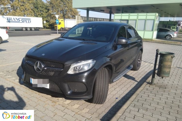 Körözött Mercedest állítottak meg a csengersimai határátkelőhelyen