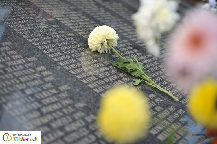 Az Elhurcoltak Emléknapja - gyászünnepség az Északi temetőben