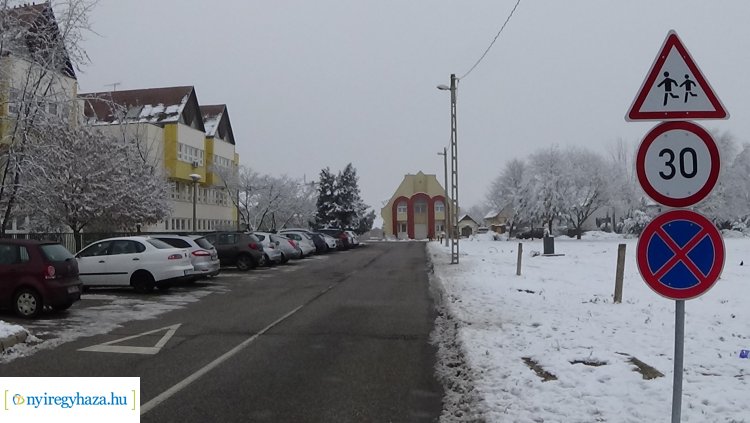 Az Alma, Bóbita és Bazsalikom utcán továbbra is 30 km-es sebességkorlátozás van érvényben