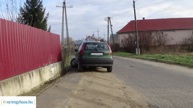 Vélhetően ittas volt a reggeli órákban Szakolyban balesetező sofőr