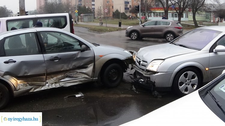 Egy személy megsérült a Pazonyi tér és a Ferenc körút kereszteződésében történt balesetben