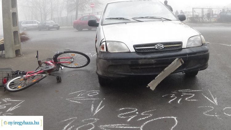 Egy kerékpárját toló gyalogost gázolt el egy sofőr Újfehértón