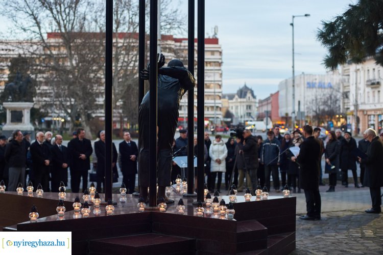 A Kommunista Diktatúra Áldozatainak Emlékművénél zárult a főhajtás kedden délután