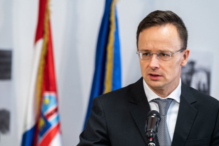 Szijjártó: hosszú távra kell berendezkedni a járvány elleni védekezésben