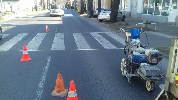 Festik a burkolati jeleket - Ezúttal a Pazonyi térnél dolgoztak a szakemberek