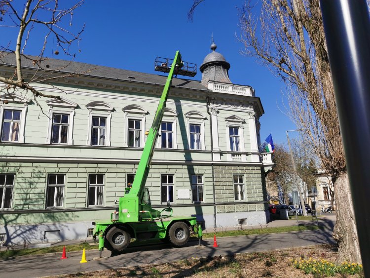 Tetőjavítás a Kölcsey Gimnáziumnál - A szél megrongálta a szerkezetet