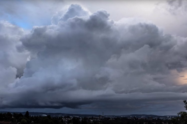 Országszerte zivatarra és széllökésekre figyelmeztet a meteorológia