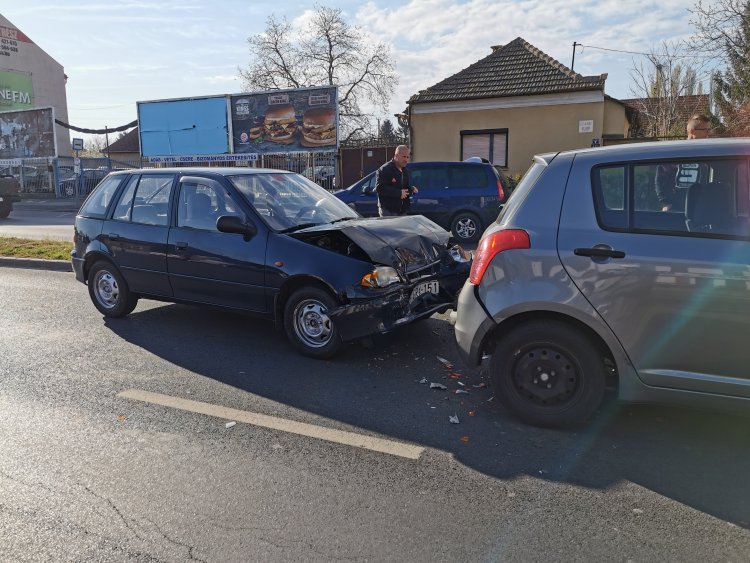 A harmadik mindent vitt - Ráfutásos baleset történt a Váci Mihály úton