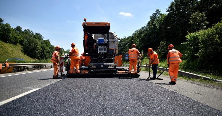 Burkolatjavítás miatt forgalomkorlátozás lesz az M3-as autópályán Gyöngyös térségében
