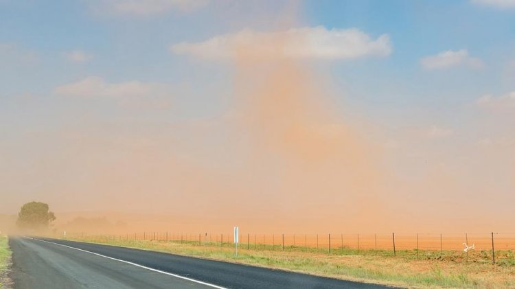 Szélvihar és porvihar is lehet szombaton - 80-100 km/órás széllökésekre is kell számítani