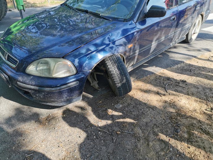 Kitört a kerék, megúszta a polgárőr - Szerencsés baleset a Kemecsei úton