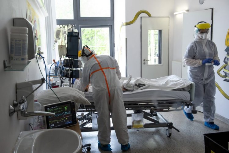 Fokozatosan csökkent a kórházban ápolt koronavírusos betegek száma múlt héten