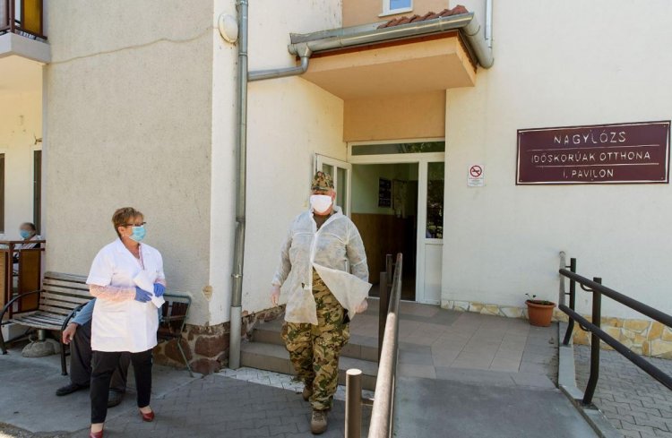 Tovább növelte az idősotthonok védőeszköz-állományát az operatív törzs