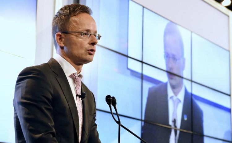 A határokon alkalmazott korlátozások lehetséges enyhítéséről egyeztetett Szijjártó Péter
