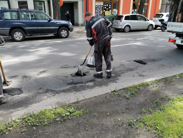 Kátyúzási munkálatokat végeztek a Luther tér, a Luther utca és a Szent István utcán