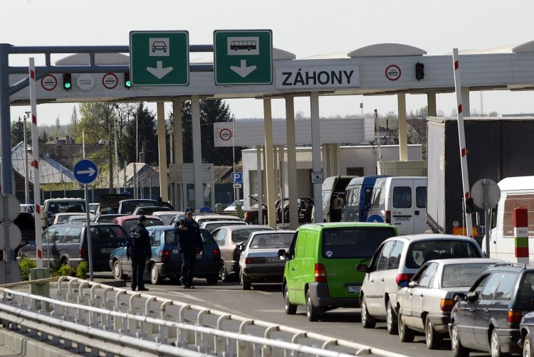 Megállt a forgalom a záhonyi határátkelőhelyen az ukrán fél fogadó képtelensége miatt