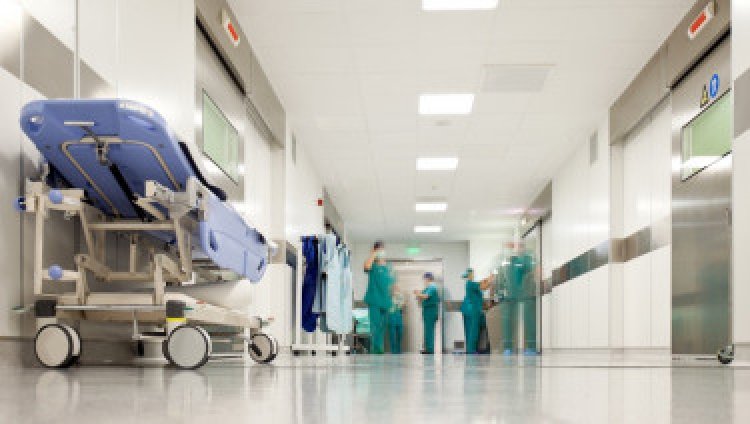 Feloldotta a kórházi látogatási tilalmat az országos tiszti főorvos