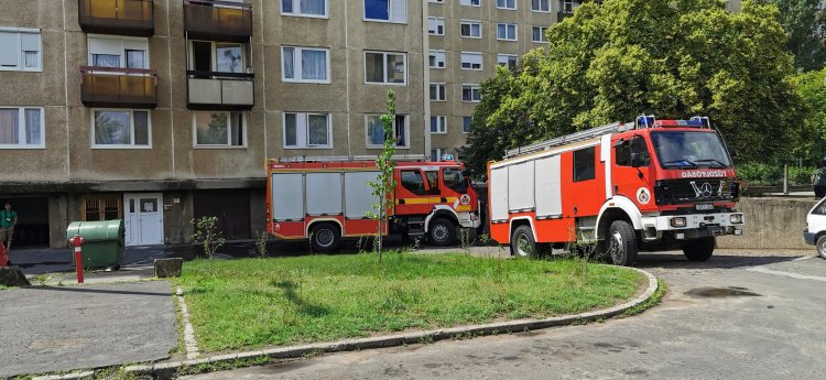 Nagyobb volt a füstje mint a lángja - Kivonultak a tűzoltók az Ungvár sétányra