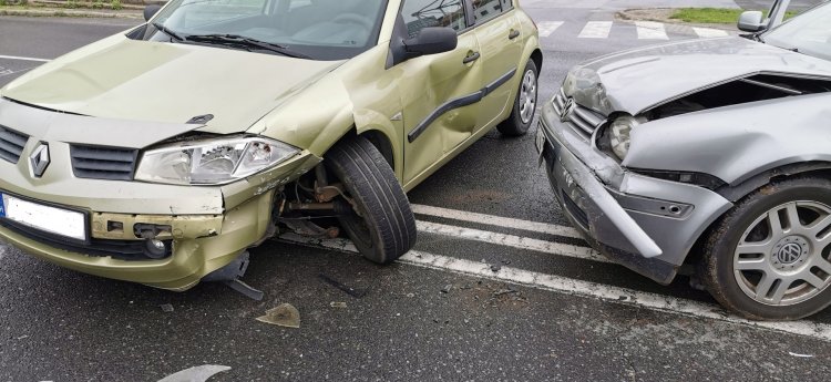 Közlekedési baleset történt szombaton délelőtt a Hunyadi utcán