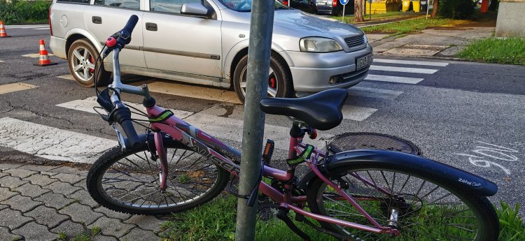Kerékpárost ütöttek el a Széchenyi utcán - Mentőt kellett hívni