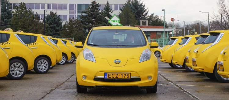 Büntetett előéletűek nem vezethetnek taxit a jövőben- 13 közlekedési törvényt módosítottak