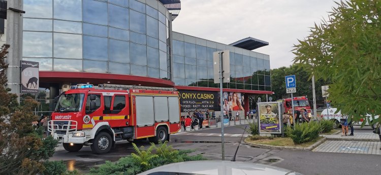 Jelzett a tűzjelző egy nyíregyházi bevásárlóközpontban: háromszázan hagyták el az épületet
