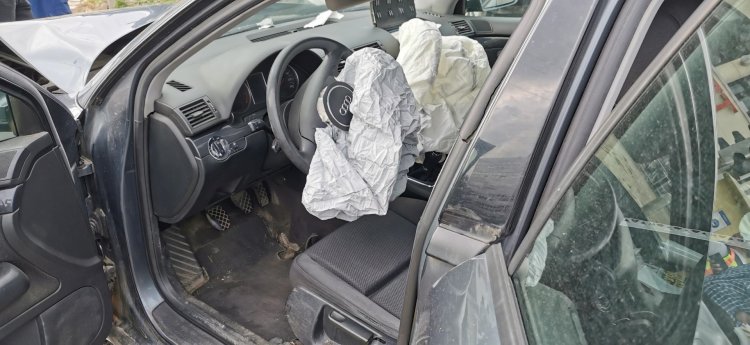 Nagy erejű ütközés történt a Vay Ádám krt. - Hunyadi utca - Szegfű utcai csomópontban