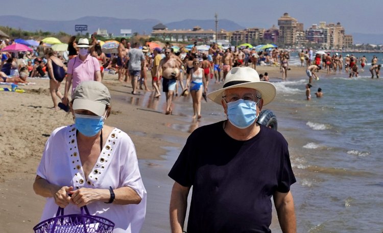 Kiderült, mennyire tud alkalmazkodni a Covid-19 a nyári hőséghez