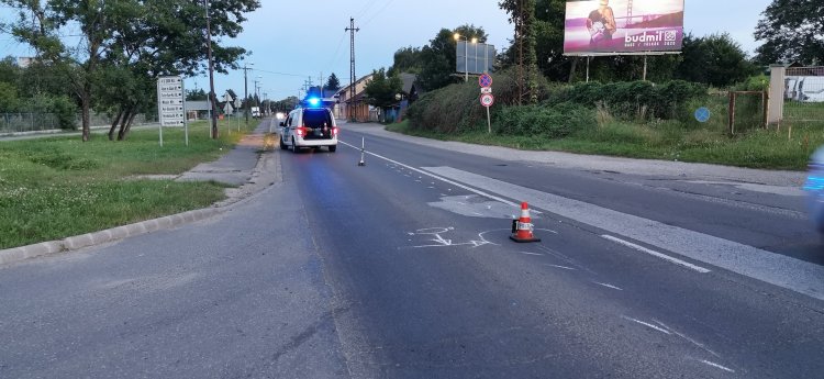 Felborult egy motoros a Rákóczi utcán, a rendőrség vizsgálja a baleset körülményeit