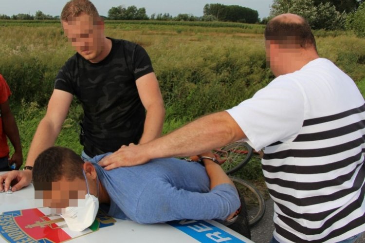 Dombrádon rabolt ki egy idősebb férfit – A rendőrök két órán belül elfogták