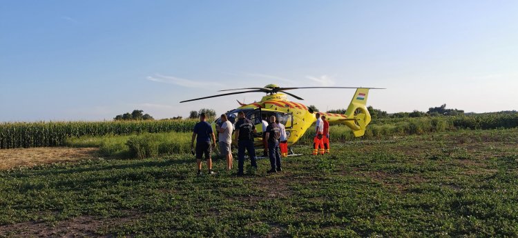 Álló autónak ment a biciklis Demecserben – Mentőhelikopter szállította kórházba