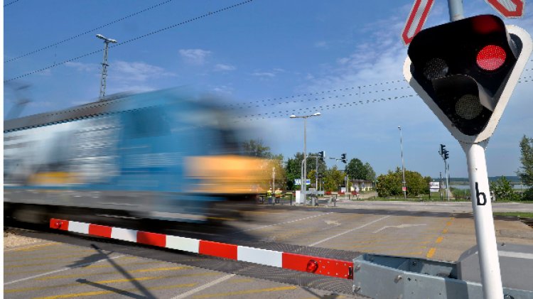 Közös ellenőrzést indított a vasúti átjárók biztonságáért a MÁV és a rendőrség