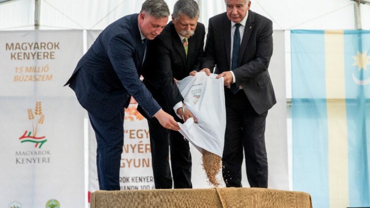 A Nemzeti Összetartozás Évében még fontosabb szerepe van a Magyarok Kenyerének