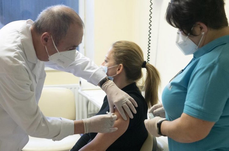 Szlávik János: az orosz vakcina ugyanolyan elven működik, mint az AstraZeneca