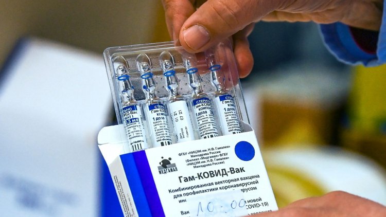 Kedden 140 ezer második dózis Szputnyik vakcina érkezik Magyarországra