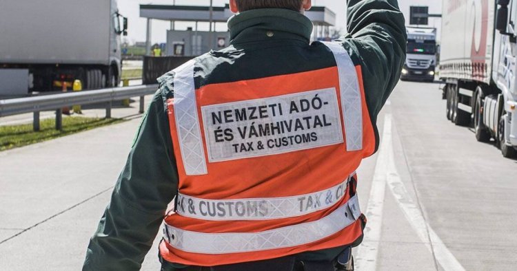 Nemzeti Adó-és Vámhivatal: cigi a tankban                   