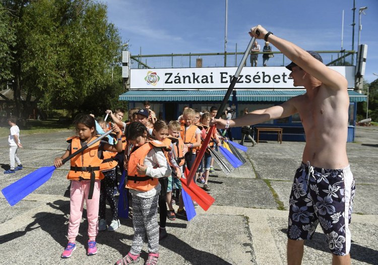 Újraindulnak a táborok: rohamra számítanak a szervezők       