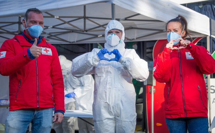Emberiességgel a békéért – 140 éves a Magyar Vöröskereszt    