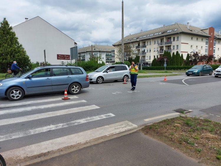 A Kosbor utcán egy kerékpáros és egy gépkocsi ütközött            