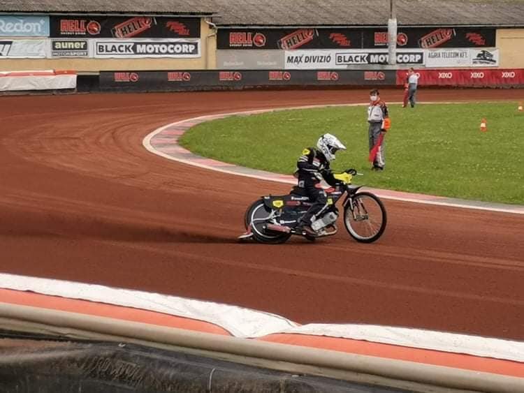 Lett győzelem az U19-es EB futamon - Drámai befejezés a salakmotor versenyen