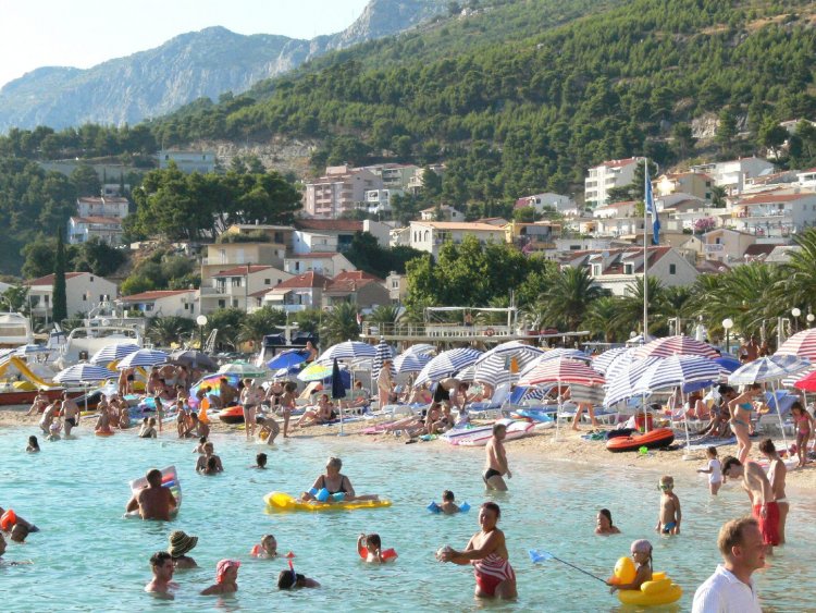 Naptej, hűtőtáska, védettségi igazolvány – ezek nélkül ne induljon el külföldre nyaralni!