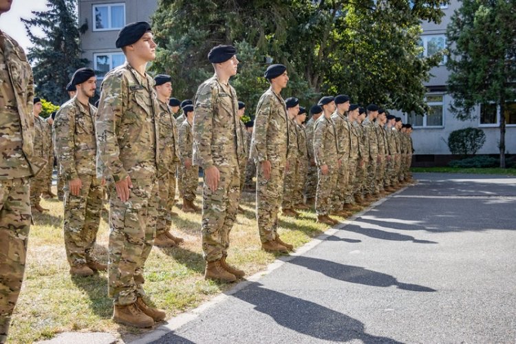 Honvéd kollégistákat toboroznak Nyíregyházán                