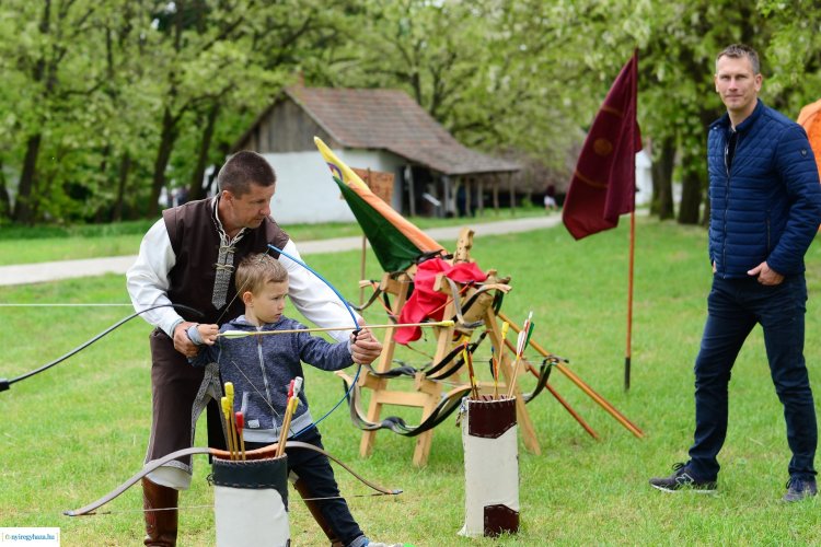 Képeken a Múzeumfalu gyermeknapja! A kemencékben is készülnek a finomságok!
